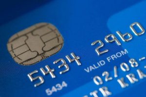 tarjeta de crédito - cuenta bancaria de un familiar